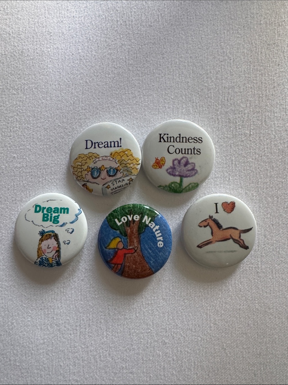 American Girl Vintage - American Girl Of Today Grin Pin Bundle of 5